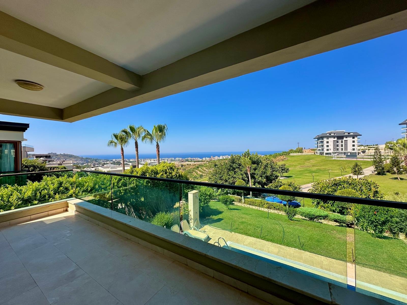 Detached Villa with Sea View and Pool in a Gated Community in Alanya Kargıcak