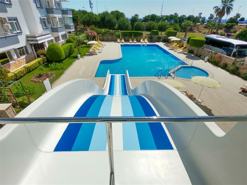 SPACIOUS 2+1 APARTMENT WITH SEA VIEW IN A SEASIDE COMPLEX.